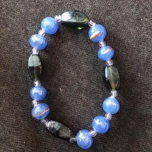 Elastic glass bead bracelet